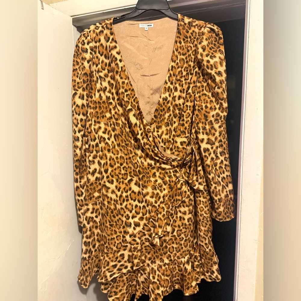 Fashion Nova Leopard Print Long Sleeve Dress